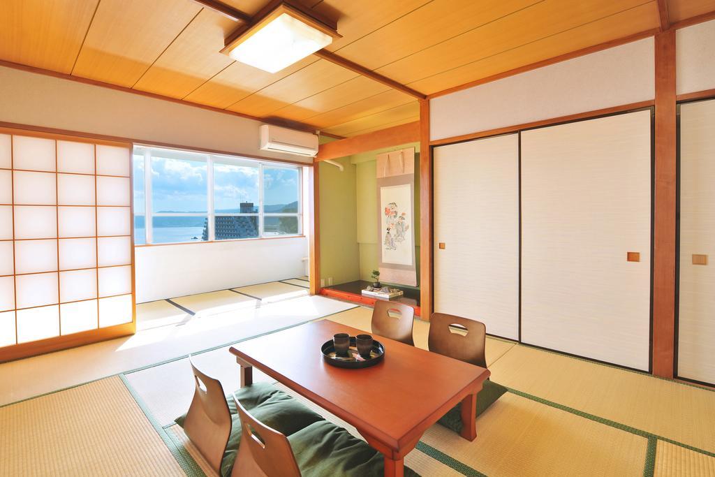 Onsen Hostel Hinoemi Atami  Exterior photo